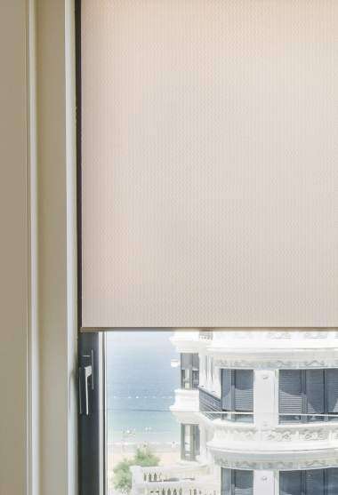 Estore Enrol&aacute;vel Transl&uacute;cido Ribbed Marfim Bege Decora&ccedil;&atilde;o Detalhe